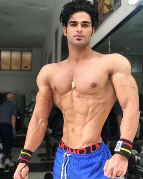 کورش  :: کورش 