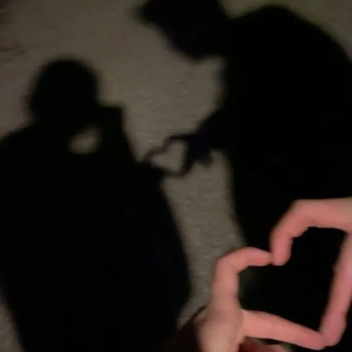 میخوام فراموشت کنم ولی خودت نگاه کن من با این خاطره های که از تو دارم چی کار کنم <br />
تو خودت رفتی ولی هم چیزت پیش من جاموند🥀💔