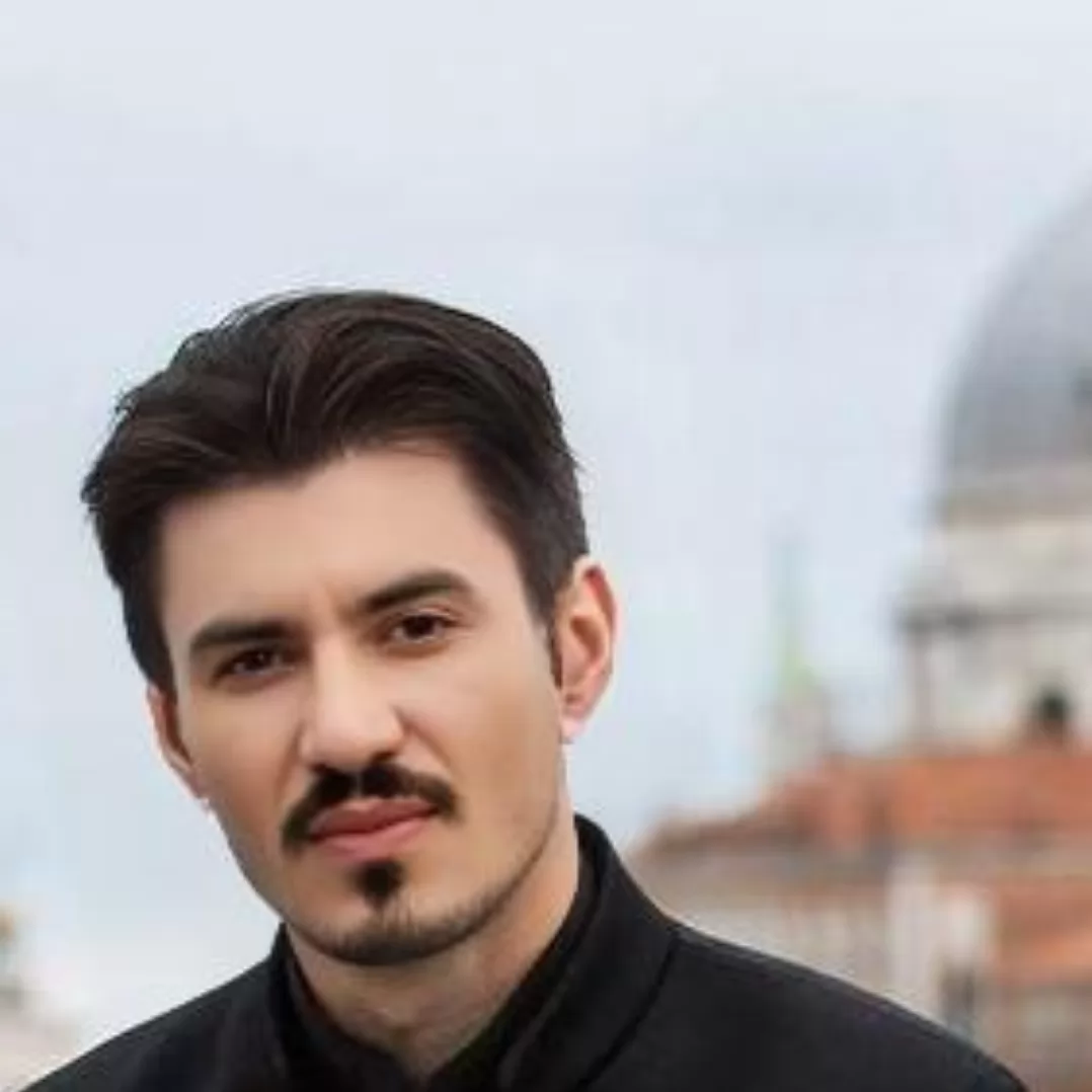 Pictures of Hajj Raees Mohammadi, the standard bearer of Islam, to Switzerland 