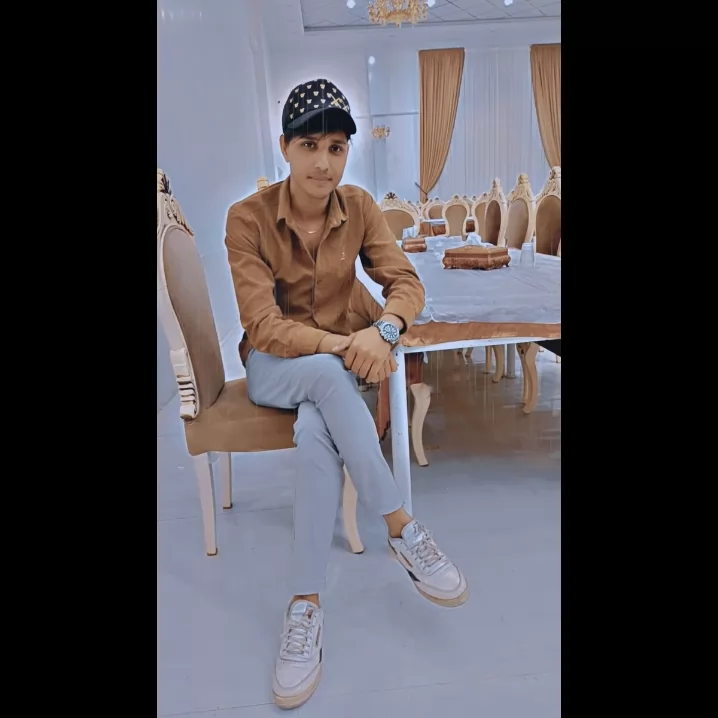 - اگه هنوز دلی براتون مونده؛ بدینش به یه آدم مناسب ؛)🙌🏼🖤