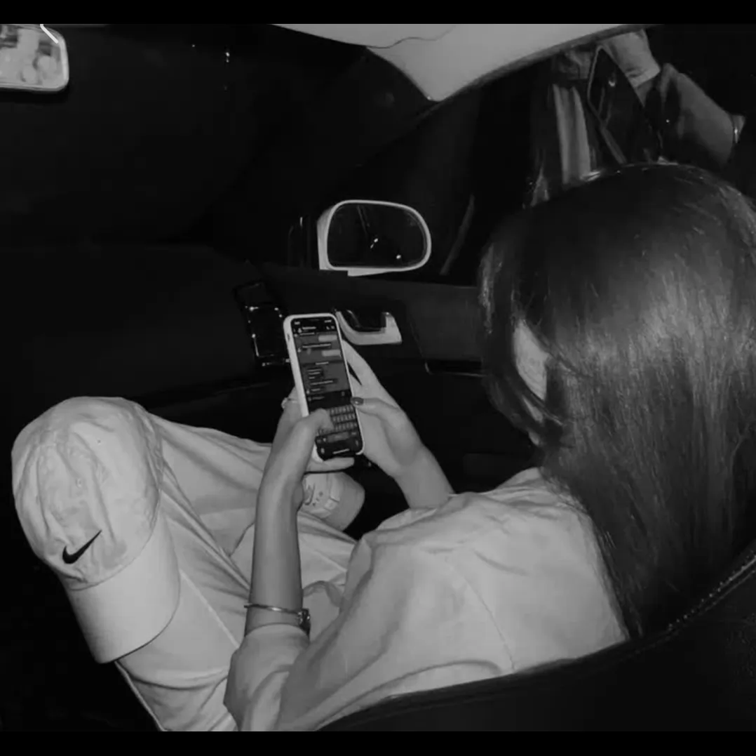 نشستی داری میخندی یهو خبر مرگم برسه 🚶🖤