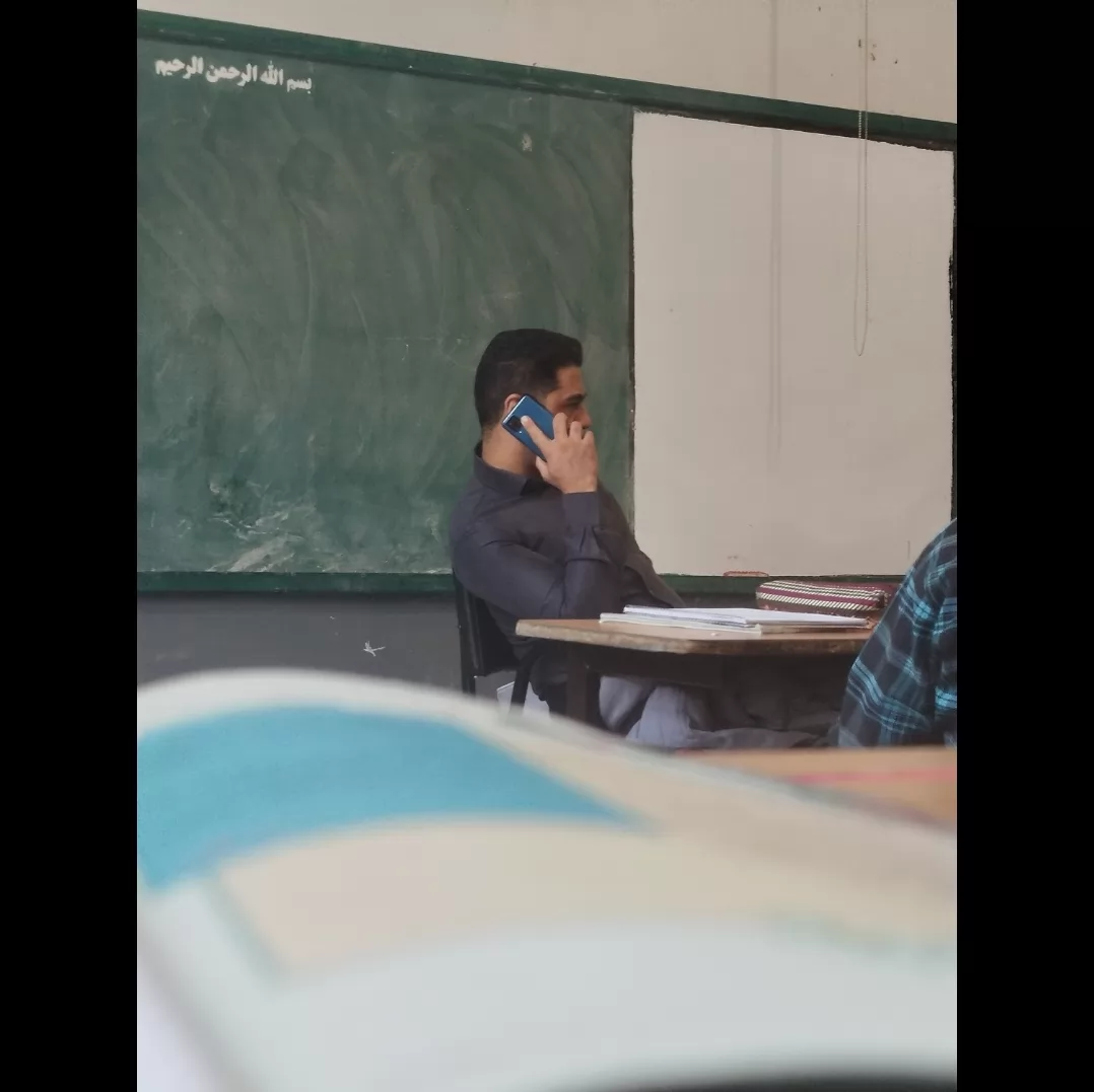 معلم ادبیات کلاس نهم (آقای پاکزاد) یهویی😂<br />
فقط ی نفر هس ک می‌شناسه اینو پستو میبینم خودشم می‌دونه کیه😂<br />
اول اسمش (ب)