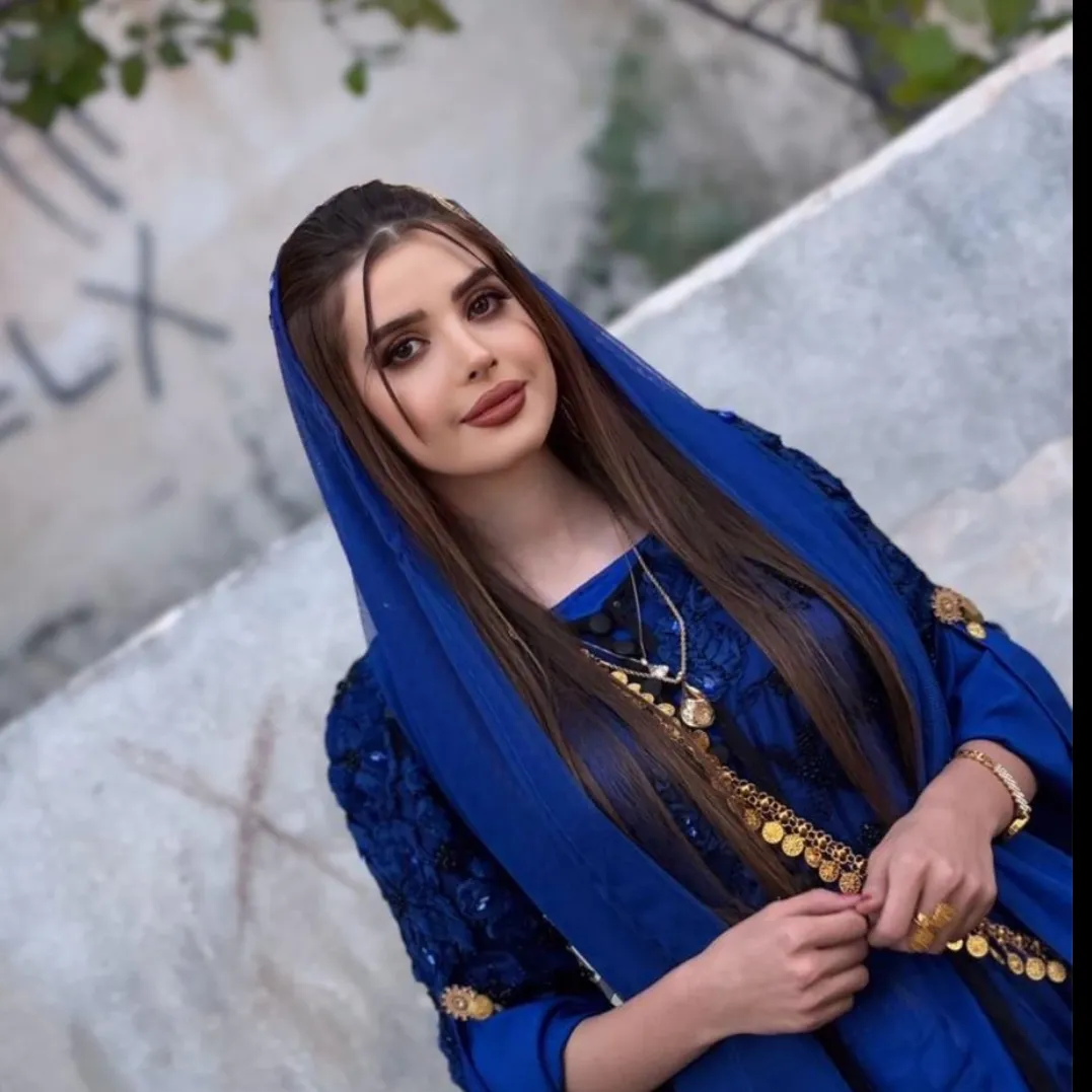 من دنبال کسی نمیگردم اینا مردم و جماعت هستن ک دست بردار نیستن 😶😶