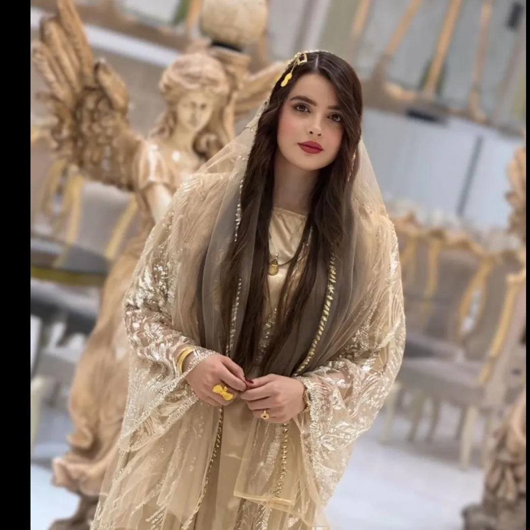 من اونجوریایی ک فکر می‌کنین نیستم دنبال عشق و لیاقت هستم 👌❤️❤️