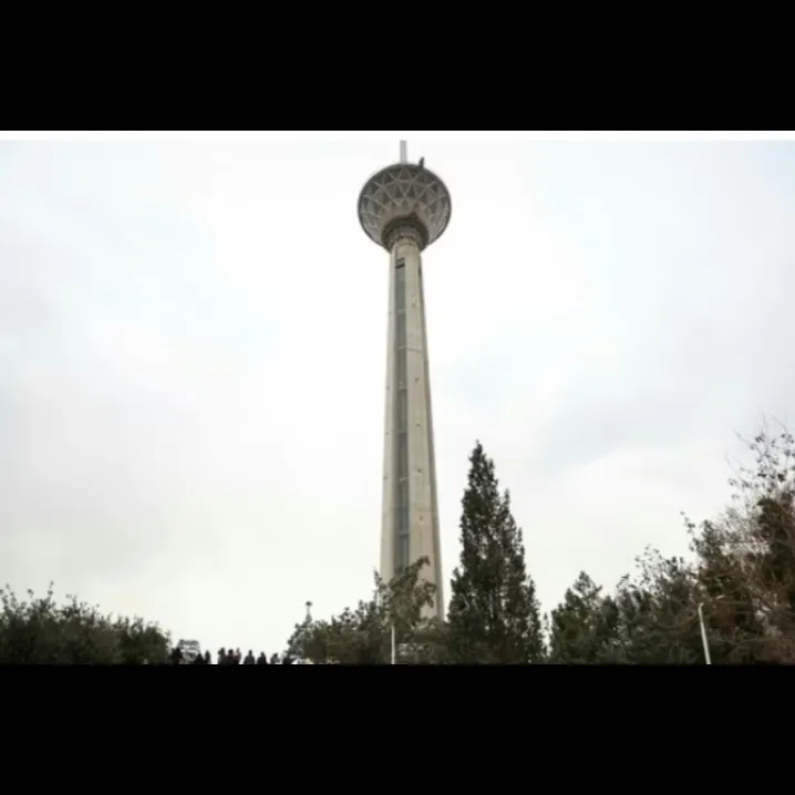 ذاتا ادم مهربونی ام،، خیلی باید مزخرف باشی که مهربونیم شامل حالت نباشه 🧷🔗