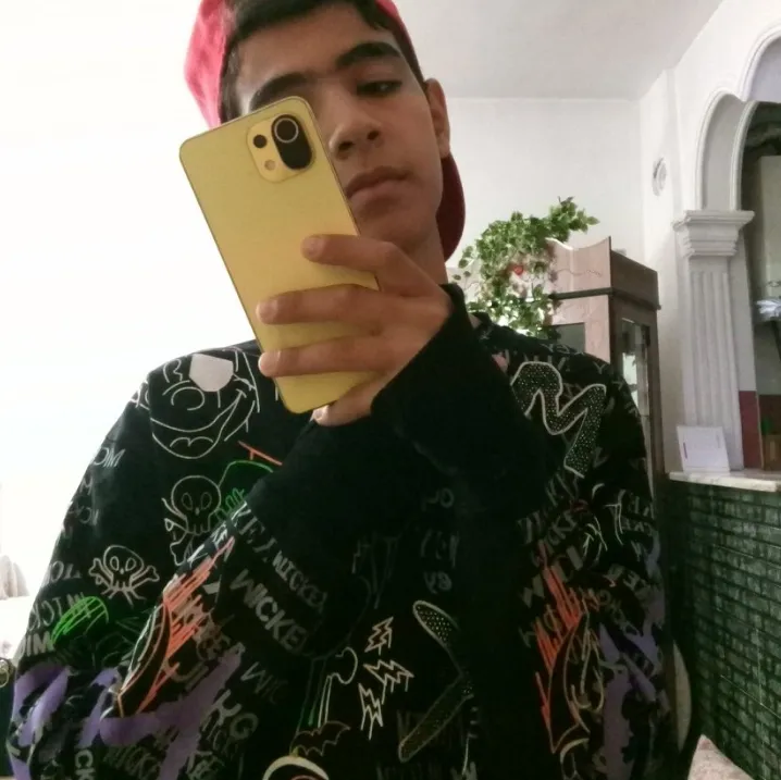 گاهی اوقات<br />
                در اینده زندگی کردن تمام ماجرا نیست.