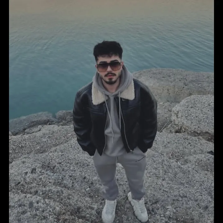 ظاهرشادی دارم اما اسیر دردم🖤🥀