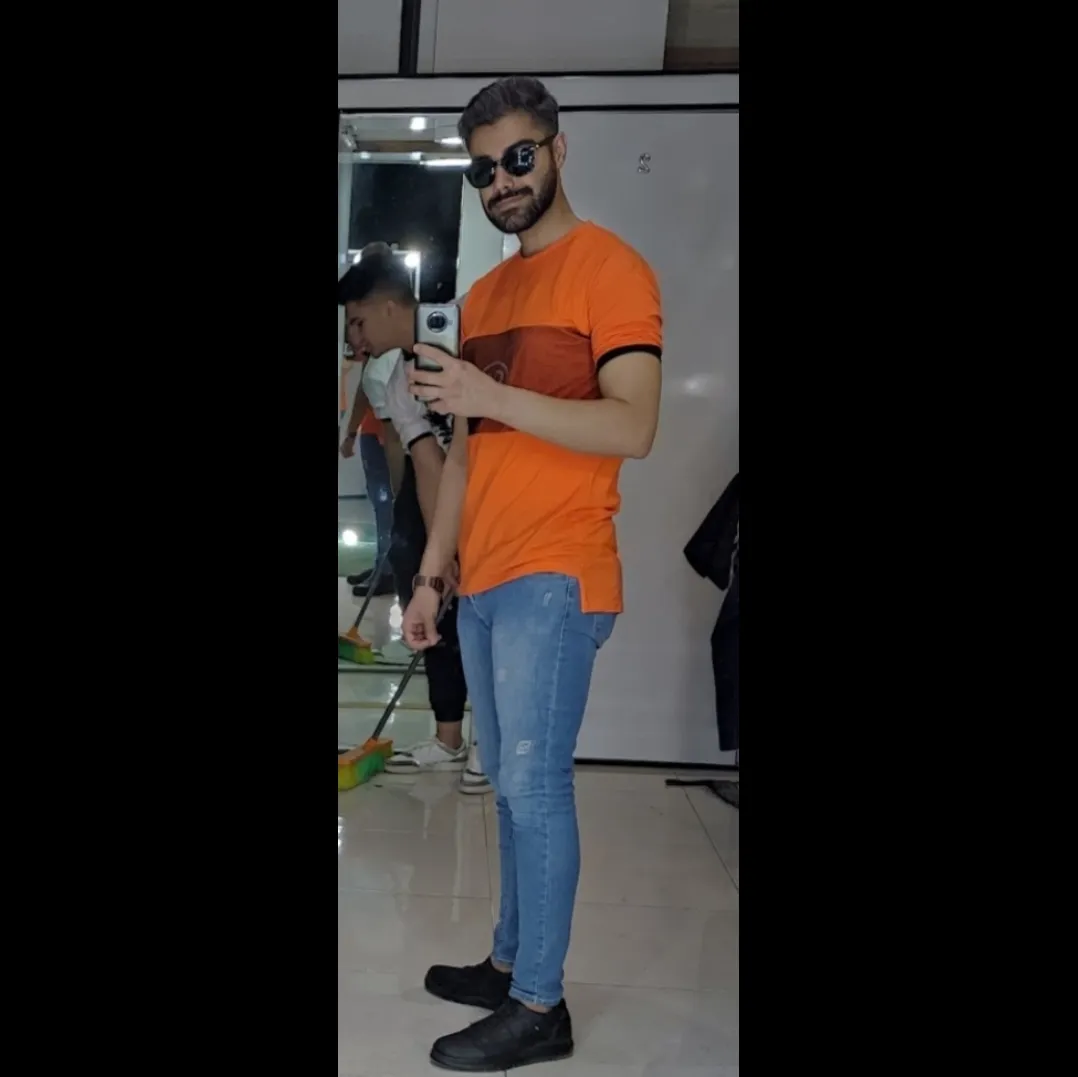 گیرم<br />
<br />
که حرام است لبی تر کنم از تو<br />
<br />
پیش نظرت تشنه بمیرم چه .<br />
<br />
حلال است؟