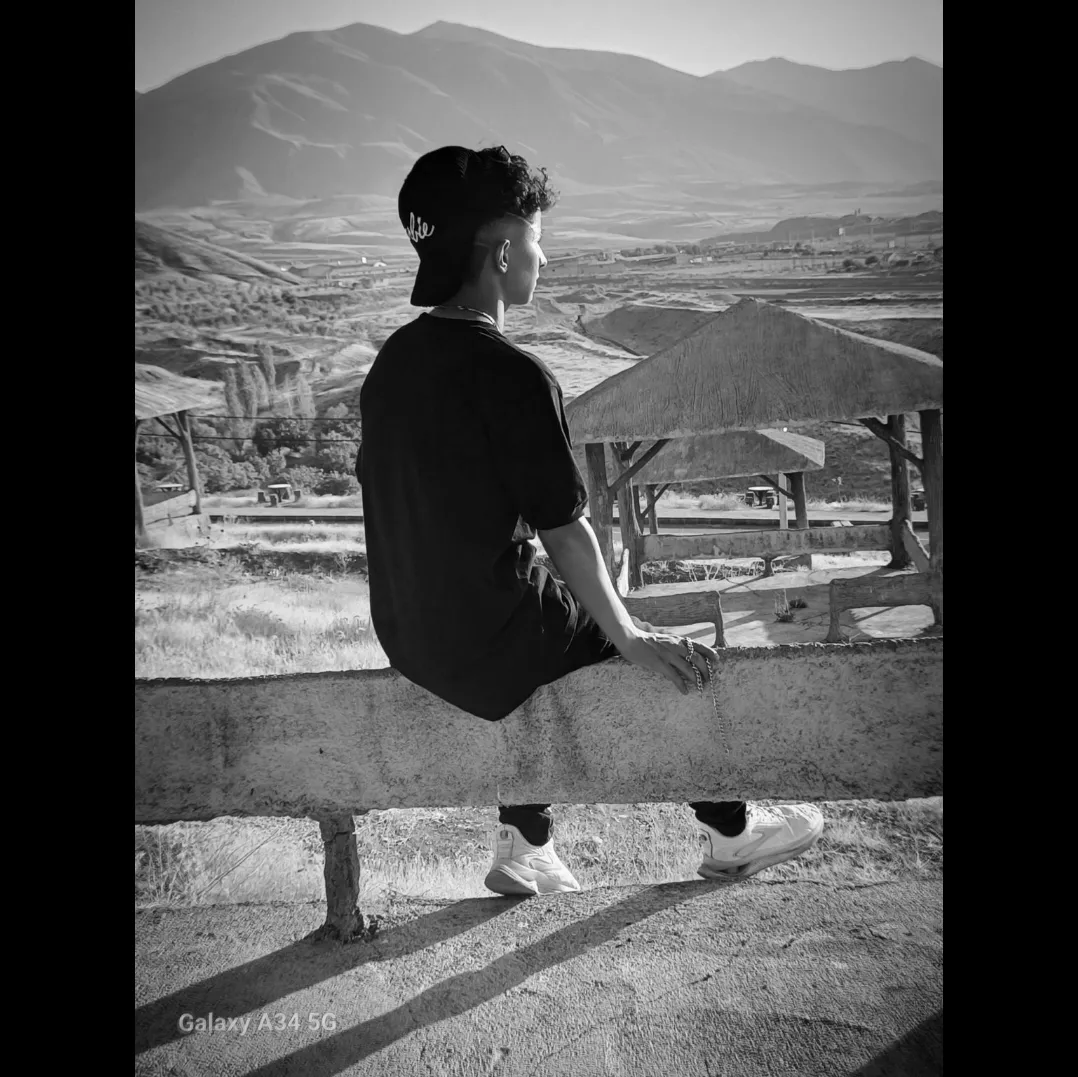 ب نام زندگانـی <br />
گوتـع گـدی جوانی<br />
🕊️🚬