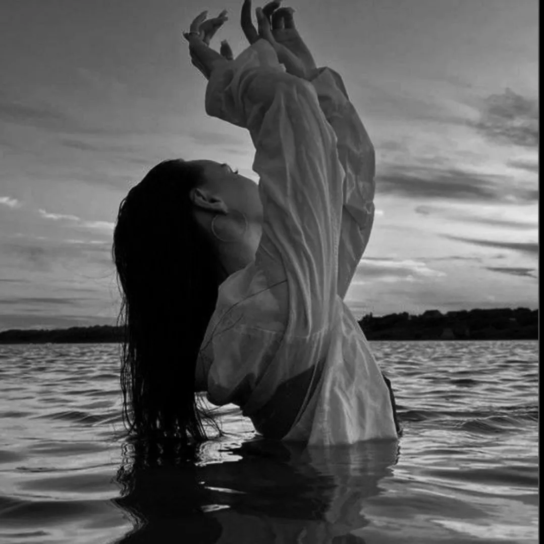 تو خودت باش بقیه هستن:)♠