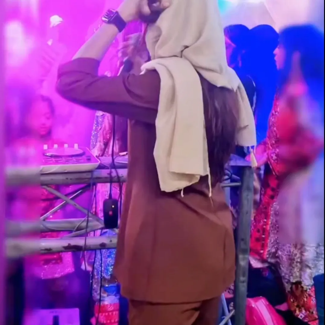 قشنگے آבما تو בلشونـہ نـہ صورتشون...✨🙃️ 