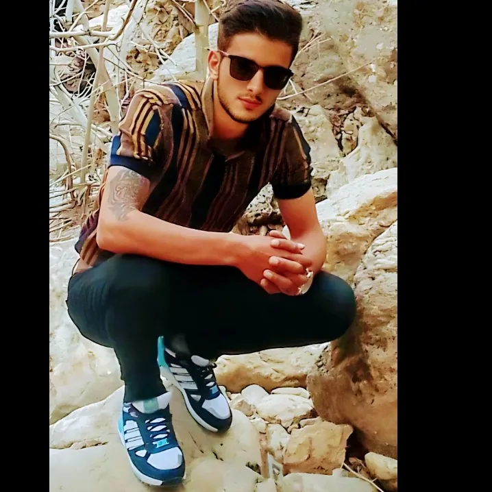 نیست هَر اَحَدی لایِقِ رِفاقَت؛️ 