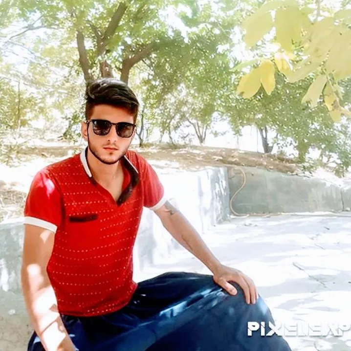 به کسی ندارم الفت ز جهانیان مگر تو<br />
اگرم تو هم برانی<br />
سر بی کسی سلامت