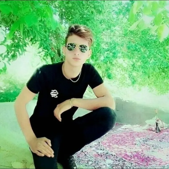 گاهی اوقات<br />
<br />
گذر زمان<br />
<br />
تنها مرهمی ست<br />
<br />
که می توان<br />
<br />
برای درد های آدمی<br />
<br />
یافت