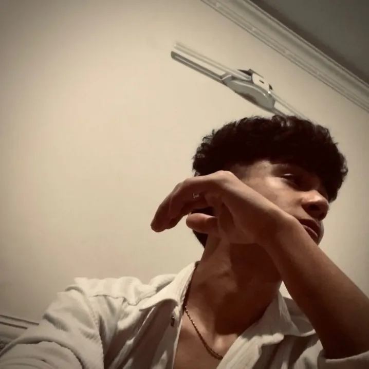 م‍‌ن ت‍‌و ه‍‌م‍‌ی‍‌ن زن‍‌ده ب‍‌ودن‍‌م‌ه‍‌زارب‍‌ار م‍‌ٌردم ..🖤🖇..)