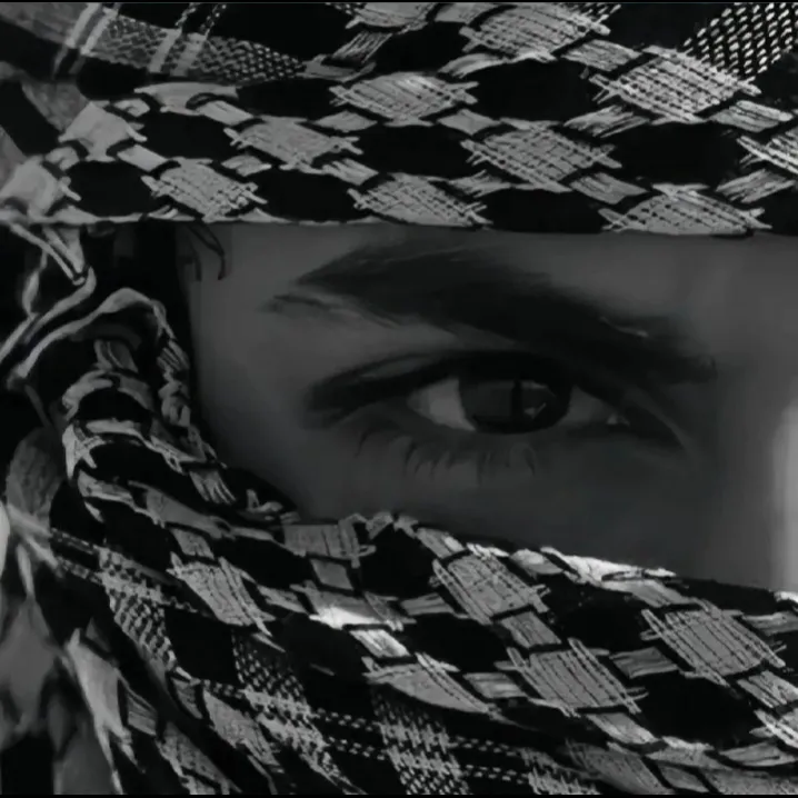 میگما قبلاً که دوست بودم باهاش خیلی حرف می‌زدیم الاد که رلم شده همش آنلاین هستیم یکی یکی دیگه رو نگاه میکنم 😅😅😅