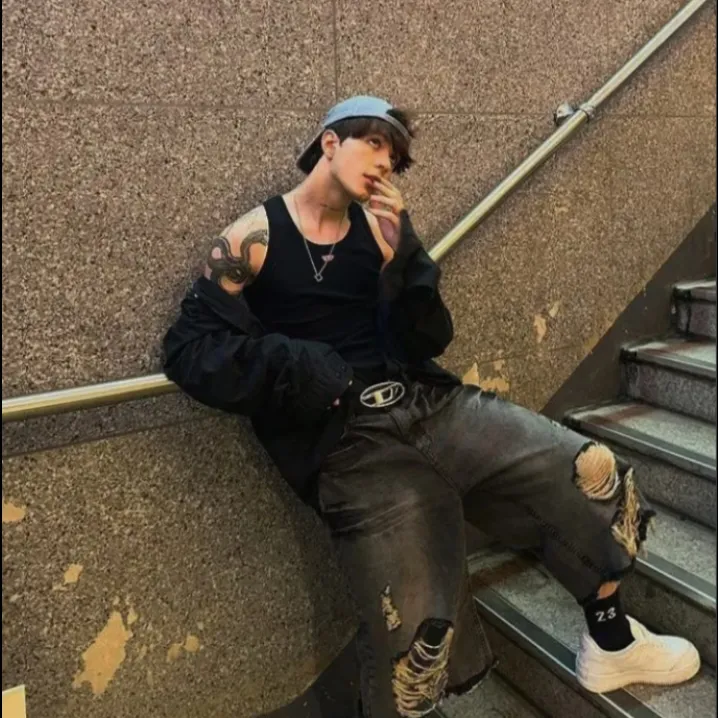 ما نه نازیم نه مینازیم ما همانیم که با هر #لاشی نمیسازیم 😅😎