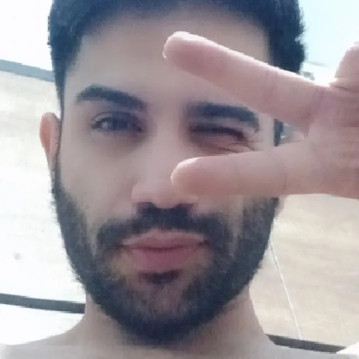 تورو از لا انگشتامم به زور میتونم ببینم <br />
پ ینی عددی نیسی انقد خودتو با ما جمع نکن 😉