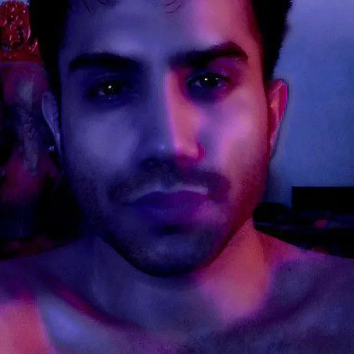 👁🧛🏽🍷