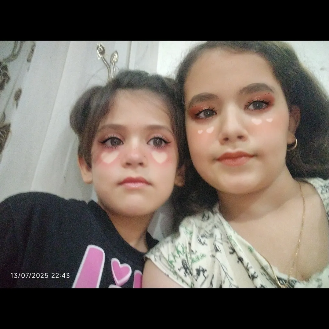 این دختر عموم خیلی شیرین زبوانه💝💝💞💞