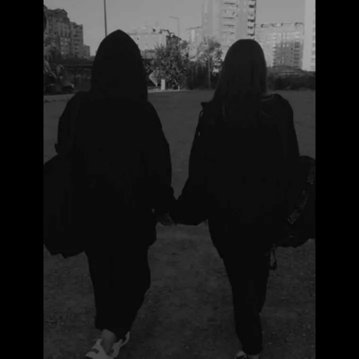 آبجی جونم تو برام ممینوی عاشقتم سیسی جونم درهر حالم پیشم هستی آبجی طاهره جونم 💓🫀🫶🫠😉