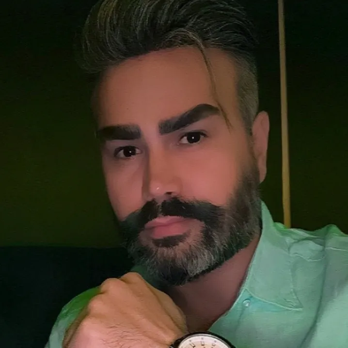 یه خانم جدی برای آشنایی  دستم به دهنم میرسه