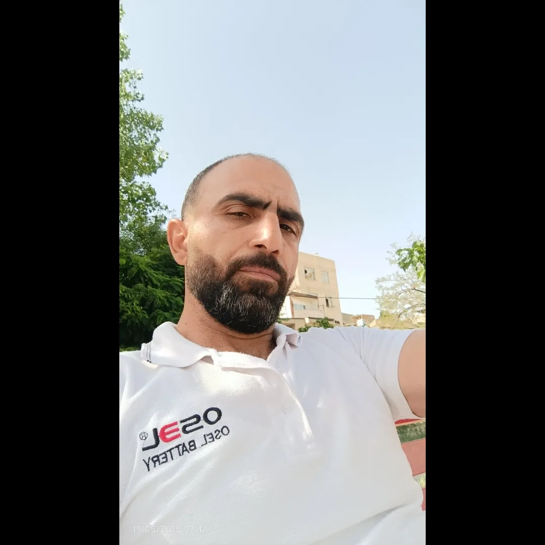 دیگه نمدونم چرا چیزی حالمو خوب نمیکنه،هرجاییکه میرم واسه تفریح بازم نمدونم چرا خوش ب من نمیگذره !!<br />
انگار ی چیزیم کمه .<br />
و اینو میخواستم بدونید هرکی میخنده ک خوشحال نیست!!