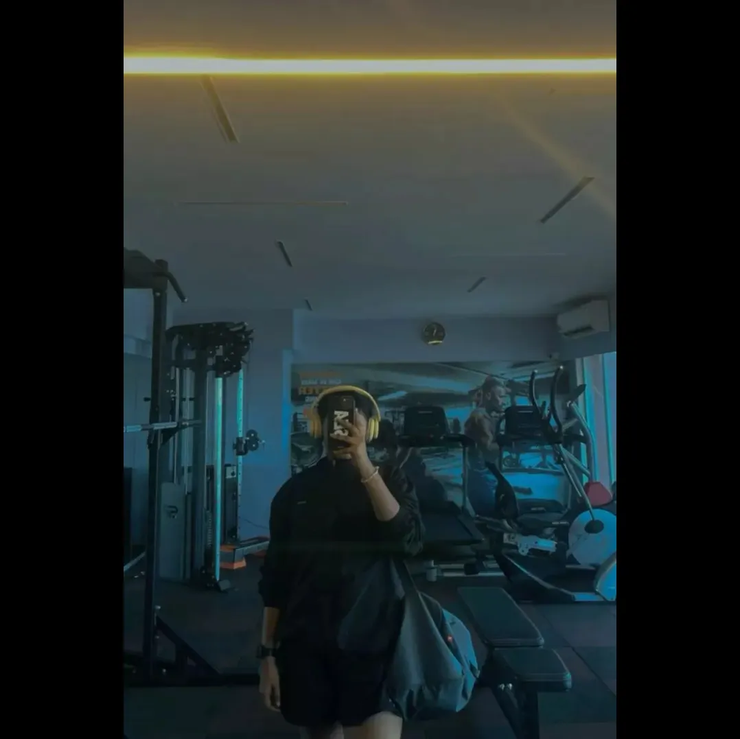 👉🏼👈🏻💪🏻