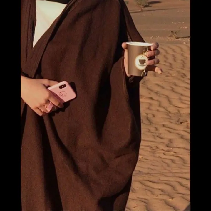 شيصير لو نمشي سوا والناس تعرفنا؟ <br />
