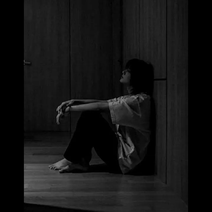 اینشالله یه شبی خودمو خلاص میکنم 💔