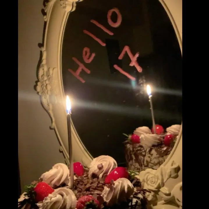 امشب تولدمه (: امسال هم با تمام خوبی ها و بدی هاش گذشت... . تولدم مبارک(:🤍️ 