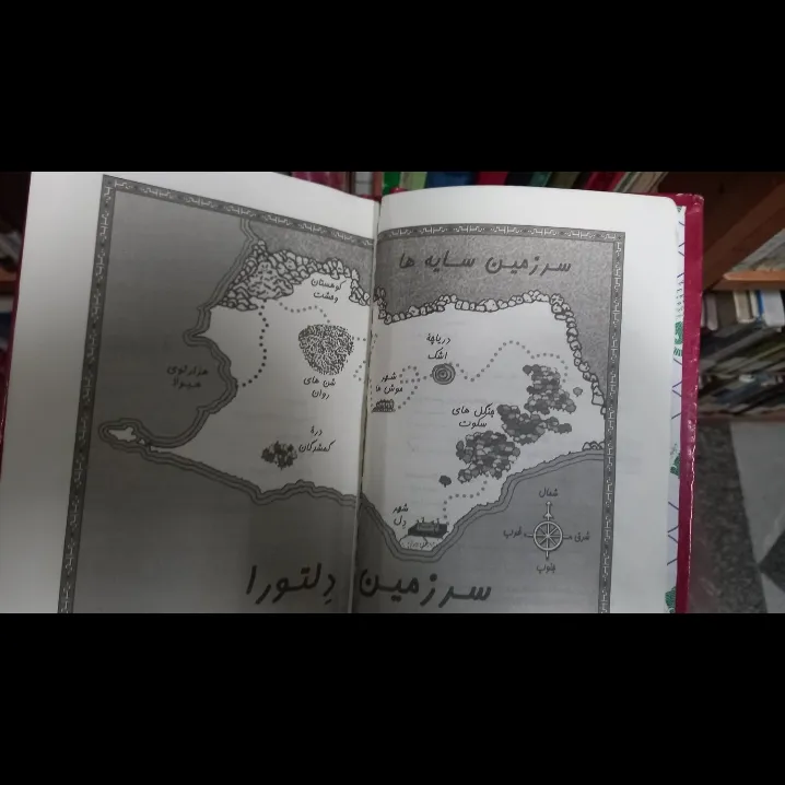 این کتاب رو توصیه میکنم.<br />
<br />
نام: درجستجوی دِلتورا<br />
<br />
6 جلد داره.<br />
هر محلی که پاره خط ها ازش رد شدن اسم یکی از جلداشه ولی اسم کلی کتاب هاش درجستجوی دِلتورا ست.<br />
.<br />
ژانر: نسبتأ طنز_ماجراجویی_کمی تخیلی_سنگ‌های‌جادویی<br />
.<br />
من خودم 3 جلد خوندم خیلی قشنگ.<br />
<br />
نمی شه یه خلاصه بگم چون از دید یه خواننده میگم اسپویل میشه مزش میپره.<br />
.<br />
راستی ازش فیلم و انیمه هم ساختن، فیلمش بد نیست ولی انیمه‌ش خیلی خلاصه گری داره اینجوری بگم که 60 صفحه اول رو تو 15 صفحه خلاصه کردن.