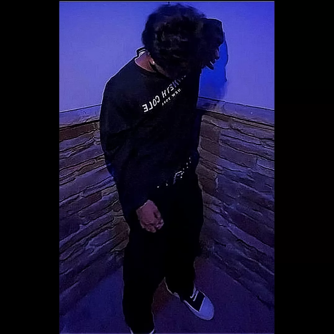 دلم بغل میخواد کسی نیس بغلم کنه💔🖤🌚😕 ฅ^•ﻌ•^ฅ 
