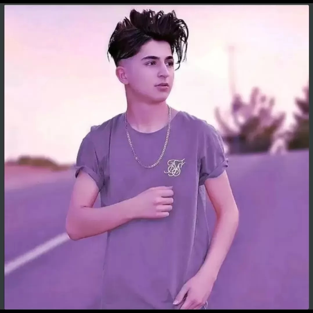        اگر عالم همه پرخار باشد<br />
دل عاشق همه گلزار باشد<br />
وگر بی کار گردد چرخ گردون<br />
جهان عاشقان برکار باشد<br />
       