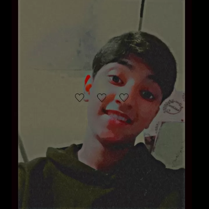 Baby face🙂🎧🖤<br />
ینی یه ع*** میتونه آدمو چند سال کوچیک تر نشون بده😂❤️‍🩹🫂