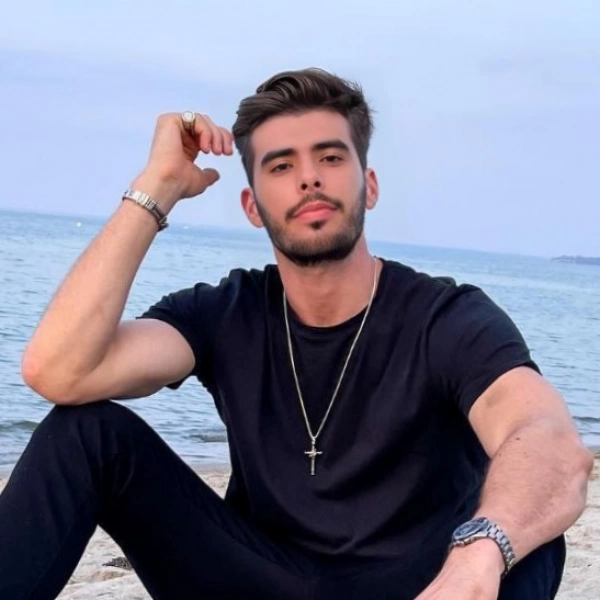 شاهین دنا