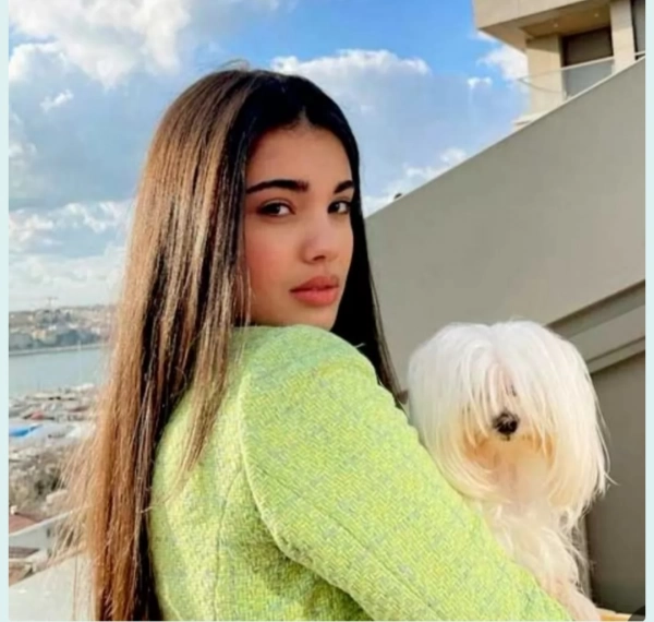 لیزگه کومرت ۲۱ساله اهل استانبال