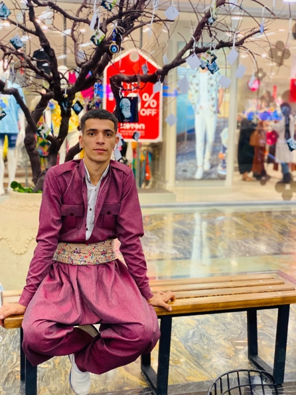 مبین عزیزی