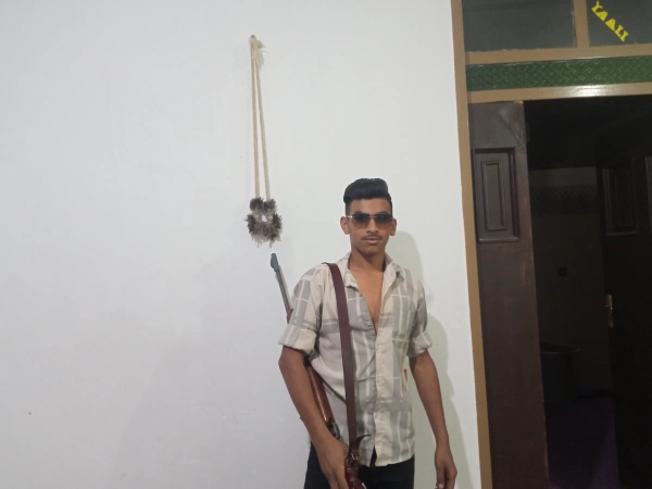 رضا وحدانی.              تنها