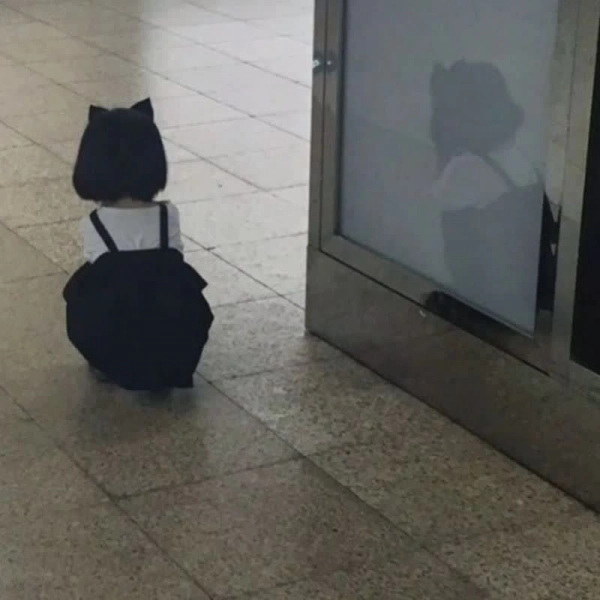 •••