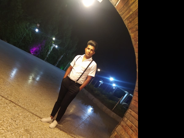 ناشناس