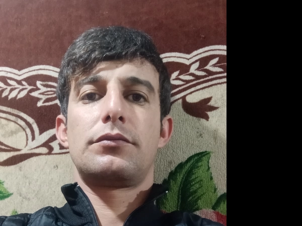 Arash یکی ریش باتیغ زده یکی با ريشش مردم
