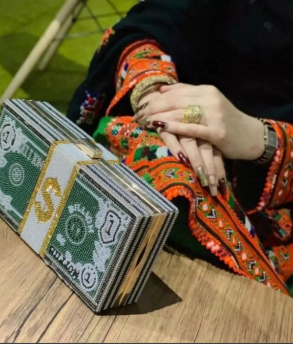 سیاره 8281